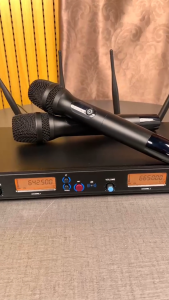 เยอรมนี GTSVSOMA™ แท้ UHF ไมค์ ลอย ไร้ สาย VM500 ไมโครโฟน 200M 4 ระบบนอน ไมค์ลอย ปรับความถี่ได้ Karaoke ไมโครโฟนไร้สาย Stage performance ไมค์ร้องเพลง KT8 ไมค์ลอยไร้สายแท้ สินค้าอีกาบน เครื่องมือดำเนินชีวิตความงาม สำหรับสิ่งใหญ่ สูงส่วน ราคาเสริมสภาพ คุณภาพ สามารถนำไปใช้ง