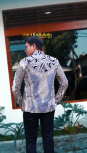 Galeri Batik Ardev - Atharwa: Kemeja Batik Pria Slim Fit Lengan Panjang