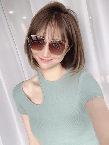 Kacamata Hitam Wanita Oversized & Lensa Kotak: Desain Modern & Bingkai Metal Gold