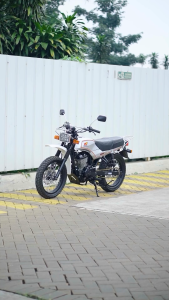 STRIPING STICKER LIS LES POLET honda win 100 hitam lis gold list body standar berkualitas murah Mahkota Stiker
