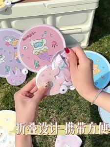 (Có Sẵn) Quạt Cầm Tay Di Động 2 Trong 1 (Họa Tiết Dễ Thương) Có Thể Gập Gọn Kèm Lớp Phản Quang Làm Đạo Cụ Chụp Ảnh Ngòai Trời - Bí Bo Bíp (Tạp Hòa Nhà Bo)