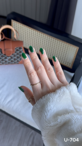 สีทาเล็บกึ่งเจล สีทาเล็บ U-DELI U-704 ยาทาเล็บ สีเขียว เรียบหรู ไม่ต้องอบ Pigmetแน่น สีสวย สีทาเล็บสีเขียวมรกต ไร้กลิ่นฉุน