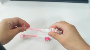 Mumystation 2-7Yrs Sanrio Kids Toothbrush Soft Bristle Berus Gigi Kanak Kanak 2-7 Tahun Cartoon Toothbrush Kids Melody Kuromi