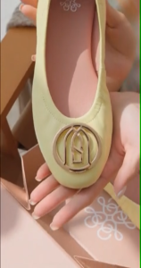 รองเท้าหนังแกะรุ่น Vivienne Yellow Color (สีเหลือง)