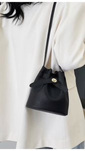 กว่างโจวแหล่งที่มาใหม่ที่เรียบง่ายถุงถังบรอดแบนด์ล็อคถุงเล็กเกาหลีไหล่สีทึบสบายๆ