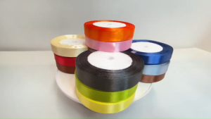 ริบบิ้นซาตินแกนโฟม หน้ากว้าง 1.5 ซม. ริบบิ้นผ้า ริบบิ้นผ้าซาติน ริบบิ้นผ้าสีพื้น ริบบิ้นห่อช่อ พร้อมส่ง