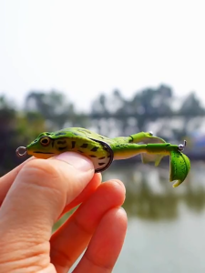 Mồi câu cá lócnhái hơi Prop frog có chân vịt xoáy nước