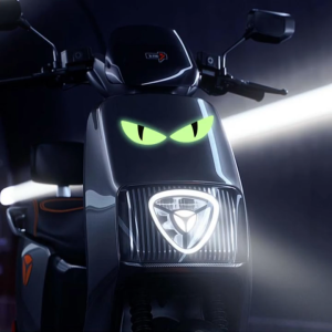 sticker สะท้อนแสงติดรถมอเตอร์ไซต์ 3D สติ๊กเกอร์ตกแต่งรถ ลายการ์ตูนตาปีศาจ