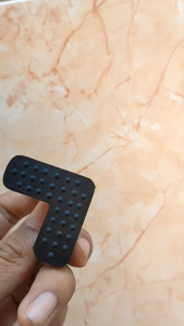 Karet Siku Besi isi 4bj Karet Alas Kaki Rak Besi 3x3cm - Karet Siku Meja Rak Hollow Siku Lubang