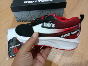 Sepatu Sekolah Anak Anak Laki Laki Perempuan Cewek Cowok Warna Hitam Tali Perekat Rekat Velcro Kecil Tanggung Umur Usia PAUD TK SD SMP SMA Kelas 1 2 3 4 5 6 7 8 9 0 Tahun-KIDZTUBS1844