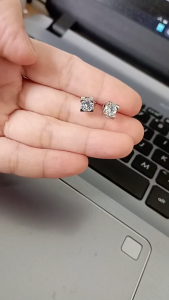 BÔNG TAI TITAN NỮ ĐÁ TRẮNG SÁNG LẤP LÁNH