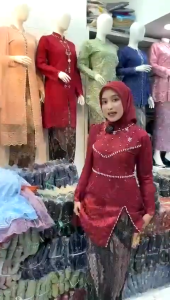 Steilan dan Atasan Kebaya Inara: Desain Elegan dan Keindahan Modern