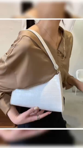 Qv SHOP กระเป๋าสะพายไหล่ การออกแบบเกาหลี คุณภาพระดับพรีเมียม แฟชั่นกระเป๋าสะพายไหล่ (หลากสี)