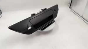 มือเปิดฝาท้าย(ตัวกลาง) Toyota Revo Revo Rocco ปี 2015-2023 มีรูกล้อง และ รูกุญแจ *ขายเป็นชิ้น* #69090-0K111/69090-0K110