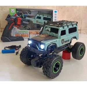 Mainan mobil rc ada lampu dan bisa mabar defender
