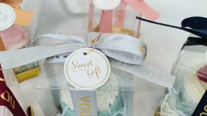 กล่องของขวัญ กล่องพีวีซีใส ใส่ขนม/คัพเค้ก กล่องพร้อมริบบิ้นผูก พร้มอจัดส่งในไทยค่ะ