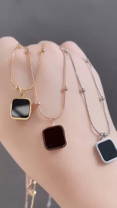 Kalung Liontin Titanium Kotak Hitam Black Square Anti Karat Gold Silver Necklace