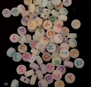 100pcs Luminous Acrylic Letter Beads Bead Alphabet Heart Spacer Loose Beads for Jewelry Making DIY Glow in The Dark
