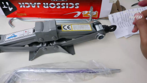 Set Paket Dongkrak Mobil 1 Ton & Kunci Roda 19 mm