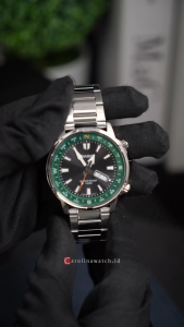 Jam Tangan Pria Casio MTD-130D-1A3 Rotating Compas Green Bezel Black Dial Silver Stainless Steel Band
