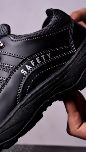 Sepatu Safety Pria Ujung Besi Anti Selip Tahan Panas M061