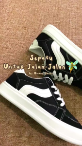 Sepatu Kanvas Wanita Korea Import Kasual Sport Shoes Hyojong Series MNS01\\n\\n Apa Itu Sepatu Kanvas Wanita Korea Import?\\n\\nSepatu kanvas wanita Korea import adalah sepatu yang diproduksi di Korea dan diimpor ke negara lain, termasuk Indonesia. Sepatu ini memiliki desain yang unik dan elegan, serta dibuat dengan bahan berkualitas tinggi. Selain itu, sepatu kanvas wanita Korea import juga menawarkan kenyamanan yang luar biasa bagi penggunanya.\\n\\n Perbedaan Antara Sepatu Kanvas Wanita Korea Import dan Lokal\\n\\nPerbedaan utama antara sepatu kanvas wanita Korea import dan lokal adalah kualitas bahan dan desain. Sepatu kanvas wanita Korea import menggunakan bahan berkualitas tinggi dan desain yang modern, sedangkan sepatu lokal mungkin tidak memiliki standar yang sama.\\n\\n Kelebihan Menggunakan Sepatu Kanvas Wanita Korea Import\\n\\nMenggunakan sepatu kanvas wanita Korea import memiliki beberapa kelebihan, yaitu:\\n\\n- Kualitas bahan yang lebih baik\\n- Desain yang modern dan elegan\\n- Kenyamanan yang luar biasa\\n- Durabilitas yang lebih tinggi\\n\\n Hyojong Series MNS01: Sepatu Kanvas Wanita Korea Import\\n\\nHyojong Series MNS01 adalah salah satu contoh sepatu kanvas wanita Korea import yang populer. Berikut ini adalah spesifikasi dan keunggulan dari sepatu ini:\\n\\n Spesifikasi Hyojong Series MNS01\\n\\n- Material: Kanvas\\n- Warna: Putih, Hitam, Biru, Merah\\n- Ukuran: 36 - 42\\n\\n Keunggulan Hyojong Series MNS01\\n\\nHyojong Series MNS01 memiliki beberapa keunggulan, yaitu:\\n\\n- Desain yang modern dan elegan\\n- Kenyamanan yang luar biasa\\n- Durabilitas yang tinggi\\n- Cocok untuk berbagai acara, baik formal maupun kasual\\n\\n Cara Memilih Ukuran Hyojong Series MNS01 yang Tepat\\n\\nUntuk memilih ukuran Hyojong Series MNS01 yang tepat, Anda dapat mengikuti langkah-langkah berikut:\\n\\n1. Ukur panjang kaki Anda dengan menggunakan alat ukur yang akurat.\\n2. Bandingkan hasil pengukuran dengan tabel ukuran Hyojong Series MNS01.\\n3. Pilih ukuran yang paling sesuai dengan hasil pengukuran Anda.\\n\\n Tips Memilih Sepatu Kanvas Wanita Korea Import\\n\\nBerikut ini adalah beberapa tips memilih sepatu kanvas wanita Korea import yang tepat:\\n\\n Bagaimana Memilih Sepatu Kanvas Wanita Korea Import Sesuai Bentuk Kaki\\n\\nUntuk memilih sepatu kanvas wanita Korea import yang sesuai dengan bentuk kaki Anda, Anda dapat mengikuti langkah-langkah berikut:\\n\\n1. Ukur panjang dan lebar kaki Anda.\\n2. Bandingkan hasil pengukuran dengan tabel ukuran sepatu kanvas wanita Korea import.\\n3. Pilih sepatu yang paling sesuai dengan hasil pengukuran Anda.\\n\\n Cara Merawat Sepatu Kanvas Wanita Korea Import Agar Awet\\n\\nUntuk merawat sepatu kanvas wanita Korea import agar awet, Anda dapat mengikuti langkah-langkah berikut:\\n\\n1. Bersihkan sepatu secara teratur menggunakan kain lembut dan sabun cair.\\n2. Jemur sepatu di tempat teduh dan jauh dari sinar matahari langsung.\\n3. Simpan sepatu di tempat yang kering dan bebas dari debu.\\n\\n Kesimpulan\\n\\nMenggunakan sepatu kanvas wanita Korea import seperti Hyojong Series MNS01 memiliki banyak manfaat, termasuk kualitas bahan yang lebih baik, desain yang modern dan elegan, kenyamanan yang luar biasa, dan durabilitas yang tinggi. Oleh karena itu, sepatu kanvas wanita Korea import adalah pilihan yang tepat untuk Anda yang mencari sepatu yang nyaman dan elegan.\n}