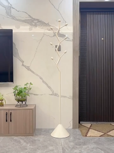 ไม้แขวนเสื้อครีมชั้นวางเสื้อทางเข้าห้องนั่งเล่นห้องนอนเรียบง่ายที่แขวนในครัวเรือน