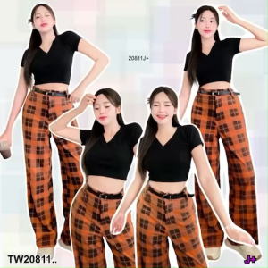 TW20811  set 2 ชิ้น เสื้อยืดคอวี แบบครอป + กางเกงลายสก็อตขายาว ..