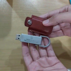 USB Kulit Flashdisk FDLT03 Dengan Pouch Rantai Bisa Cetak Logo