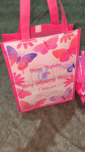 (80 PCS) Goodie bag ultah free desain tas ultah free nama dan foto tas souvenir ultah gratis desain suka suka tas muat snack ultah tas murah