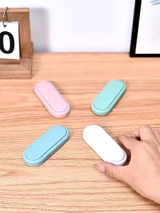 1pc Self-Adhesive Fridge Closet Door Latch High Quality Anti-Pinching Furniture Clasp Baby Safety Cupboards Cabinet Locks Closure Drawer Door Kids Protector