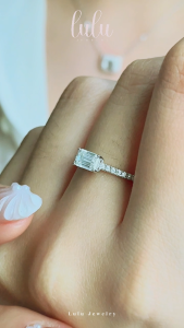 Lulu Moissanite Jewelry Fiona Emerald Shaped Pave Ring 08CT Lapis Emas 18K Sertifikat GRA