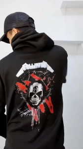 Hoodie Cowok Music Band Rock Metal Klasik Warna Hitam Ukuran M L XL XXL Bahan Fleece Tebal Lembut Premium Distro Motif Sablon Streetwear Keren Aesthetic Brand Lokal Terbaru 2024