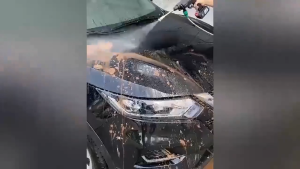 【มาพร้อมกล่องพลาสติกเครื่องมือสวยงาม】ปืนฉีดน้ำแรงสูง 48V ปืนฉีดน้ำไร้สาย มีแบต2ก้อน ฟรีสายยางยาว 5 ม. เครื่องเดียวใช้ได้ทั้งล้างรถ รดน้ำ และฉีดกระจกหน้าต่าง ปืนฉีดน้ำแรงสูง เครื่องฉีดน้ำไร้สาย เครื่องฉีดน้ำ