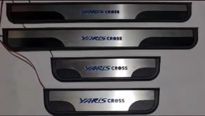 SILL PLATE/SILLPLATE SAMPING LAMPU/SIDE SCUFF PLATE LED YARIS CROSS 2023 2024 DENGAN LAMPU DAN TANPA LAMPU LED
