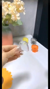 1PCS Travel หัวแปรงสีฟันครอบคลุมแปรงสีฟัน Protector หมวกแปรงกรณีป้องกันคลิปพลาสติกแบบพกพาสำหรับเดินทางในครัวเรือน