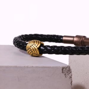 Chow Sang Sang 周生生 XL Charme Noir 999 Gold Pineapple Knot Charm 92301C for Men and Women (Bracelet Not Included)
