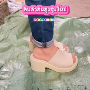 รองเท้าส้นสูง crocs รุ่นใหม่ รองเท้าแบบสวม จัดส่งสินค้าทุกวัน  ส่งจากไทย
