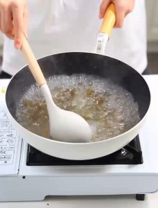White Silicone Kitchen Utensils Set Wooden Handle Cooking Utensils Silicone Spatula For Cooking Non Stick