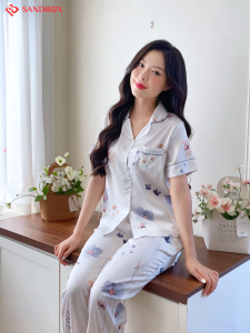 Bộ Pijama Nữ SANDBOX Tay Ngắn Quần Dài Chất Lụa Nhật Cao Cấp Mềm Mịn Họa Tiết Thiết Kế Phối Màu - BPC25001