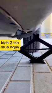Bộ Kích Nâng Gầm Ô Tô 2 tấn Thế Hệ Mới Với Tay Nâng Hạ Kích thông minh. tặng cờ lê