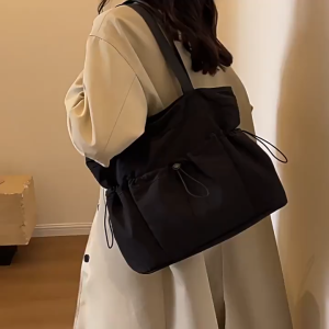 กระเป๋าสะพายข้างคล้องไหล่สไตส์สาวเกาหลี เเบบใหม่ทรงกว้างเเต่งสายรูดด้านหน้า มี 5 สี