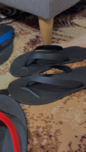 Sandal Flip Flops Karet Import / Sandal Jepit Cowok Karet / Sandal Santai Pria Casual - Full Karet, Tali Cadangan, Ukuran 38-42, Berbagai Varian Warna (Happy Shopping)