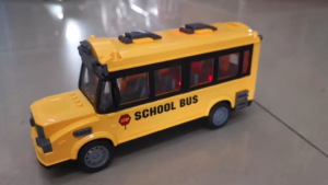 Pangforkids รถบัสนักเรียนบังคับรีโมทย์ รถบังคับเด็กเล่น School Bus งานหนา รถบัสบังคับมีไฟ รถบังคับ 4 ทิศทาง เดินหน้าถอยหลังเลี้ยวซ้ายขวา 2 ปี+