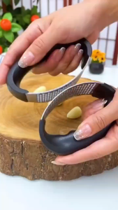 Stainless Steel Garlic Press Crusher Manual Garlic Mincer Chopping Garlic Tool Fruit Vegetable Tools Kitchen Accessories Gadget