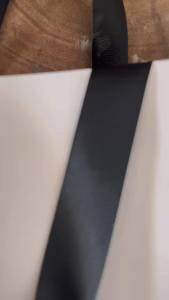 ถุงกระดาษ หูหิ้วผ้าริบบิ้น สี ขาว ดำ น้ำตาล กระดาษคราฟท์ แบบหนา ใส่ของใช้ทั่วไป มี 4 ขนาด พร้อมส่ง