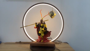 Đèn xông trầm + Tượng Tôn Ngộ Không đứng vác thiết bảng hàng gốm sứ mỹ nghệ nhập khẩu cao cấp