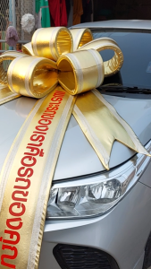 โบว์แดงวางหน้ารถ  โบว์ใหญ่  โบว์เซอไพร์  โบว์รับรถ โบว์แดง