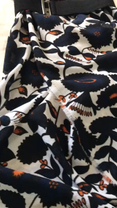 Vải Xô Đũi Hoa Lá Đen Không Co Giãn Vải Dày Vừa Sớ Chỉ Thưa - Khổ 1m44 - May Đầm Váy Áo Kiểu Khăn Trải