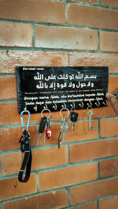 Wooden key hanger wall mounted Doa Keluar Rumah dan Bismillah